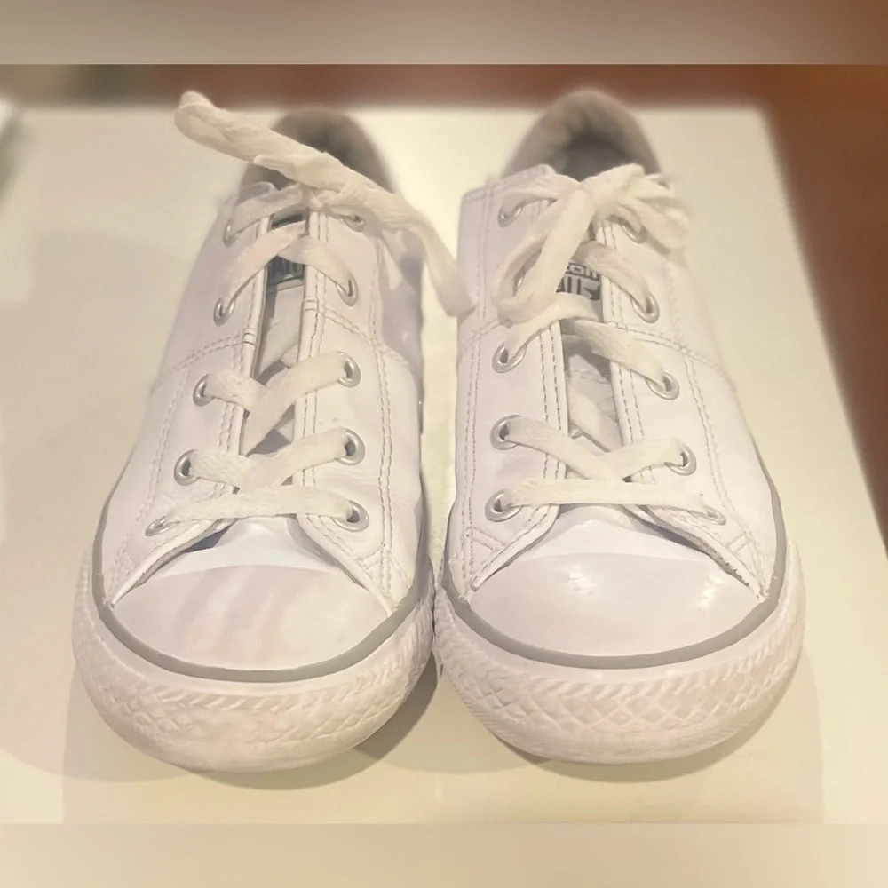 Converse All Star white leather Juniors 2 lace up